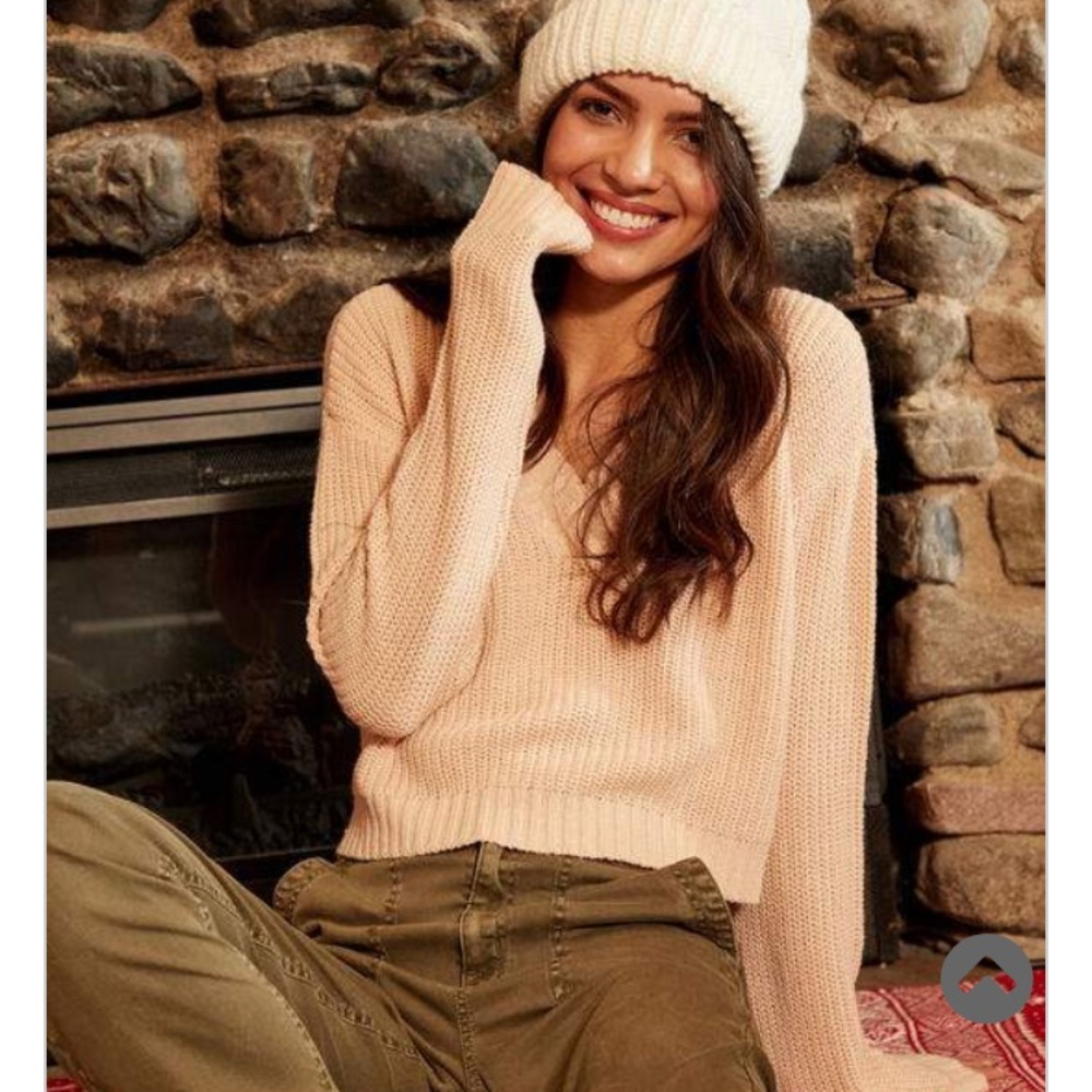 Tillys brand cute pink cable knit crop sweater